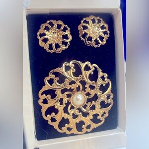 Vintage Avon Gold Brooch & Post Earrings Set Filigree Design